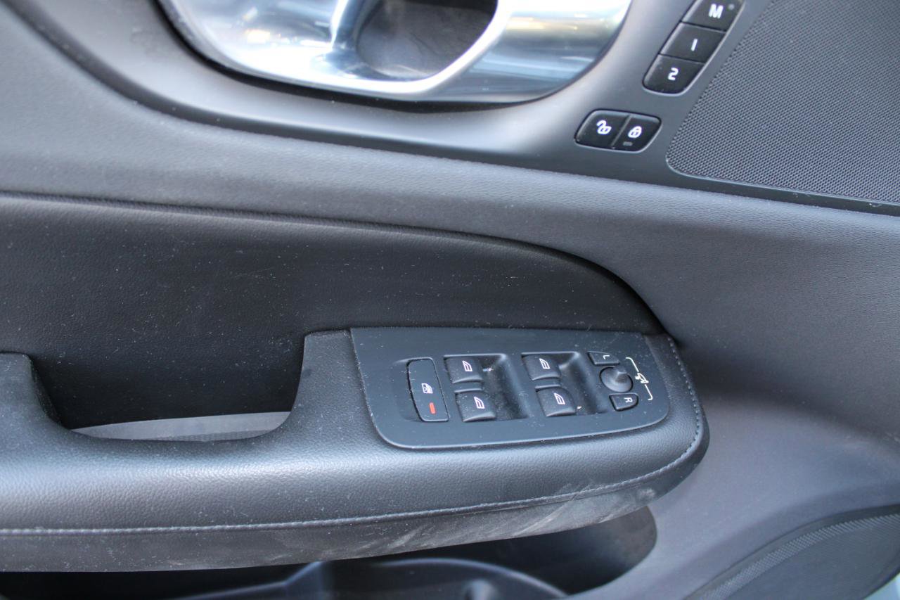 Used 2023 Volvo S60 B5 Core image 13