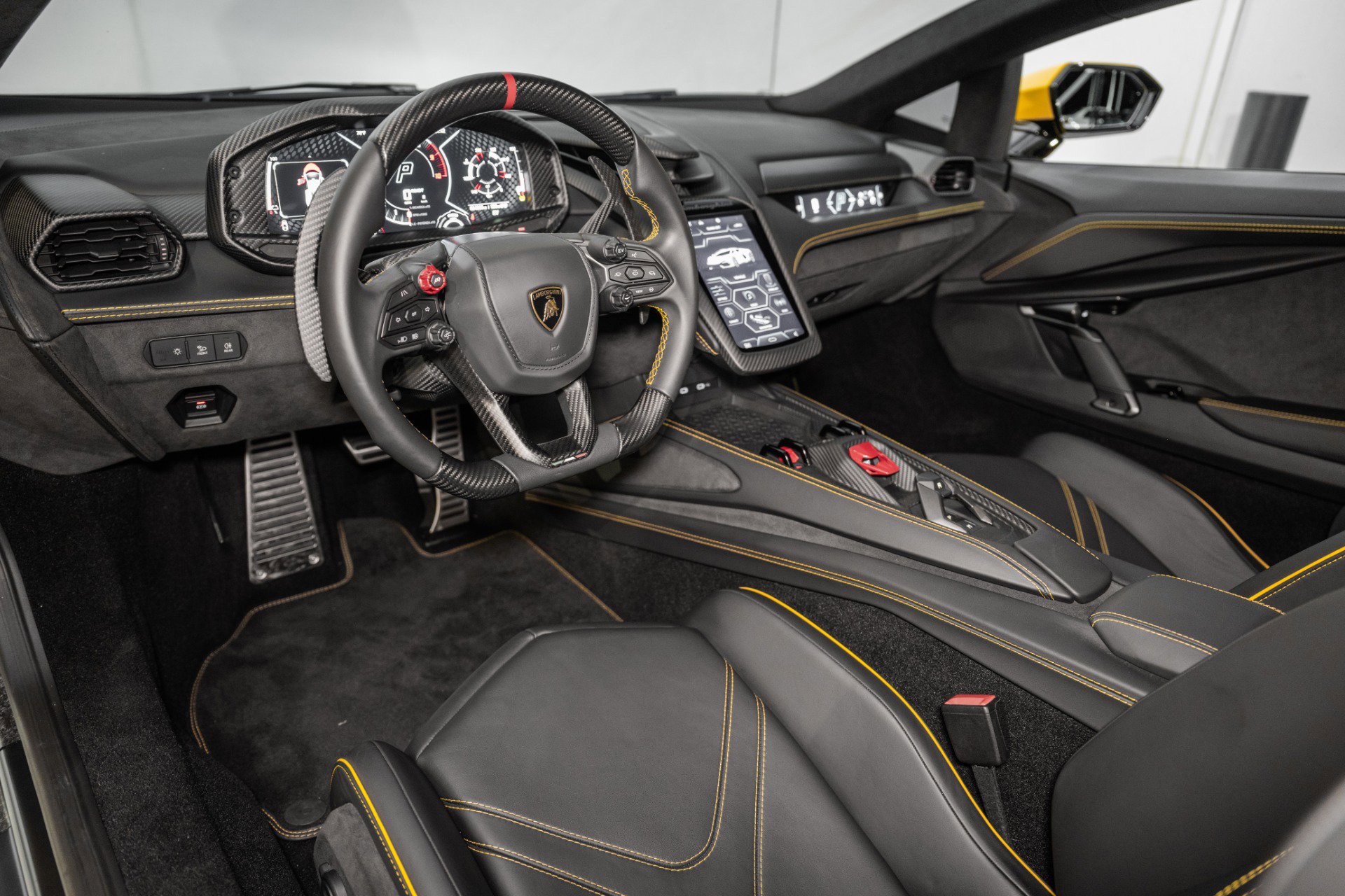 Used 2024 Lamborghini Revuelto image 23