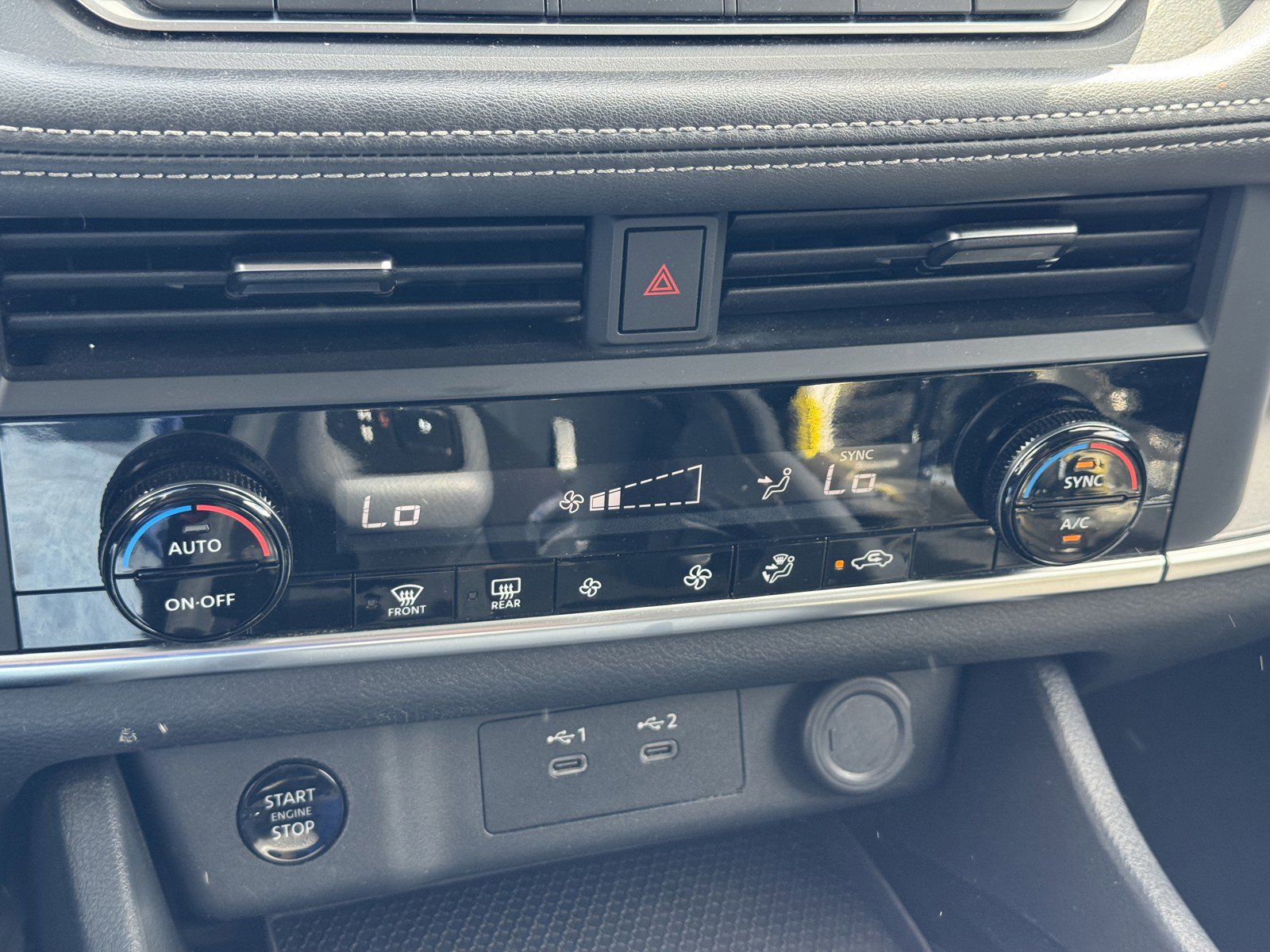 Used 2024 Nissan Rogue SV image 15