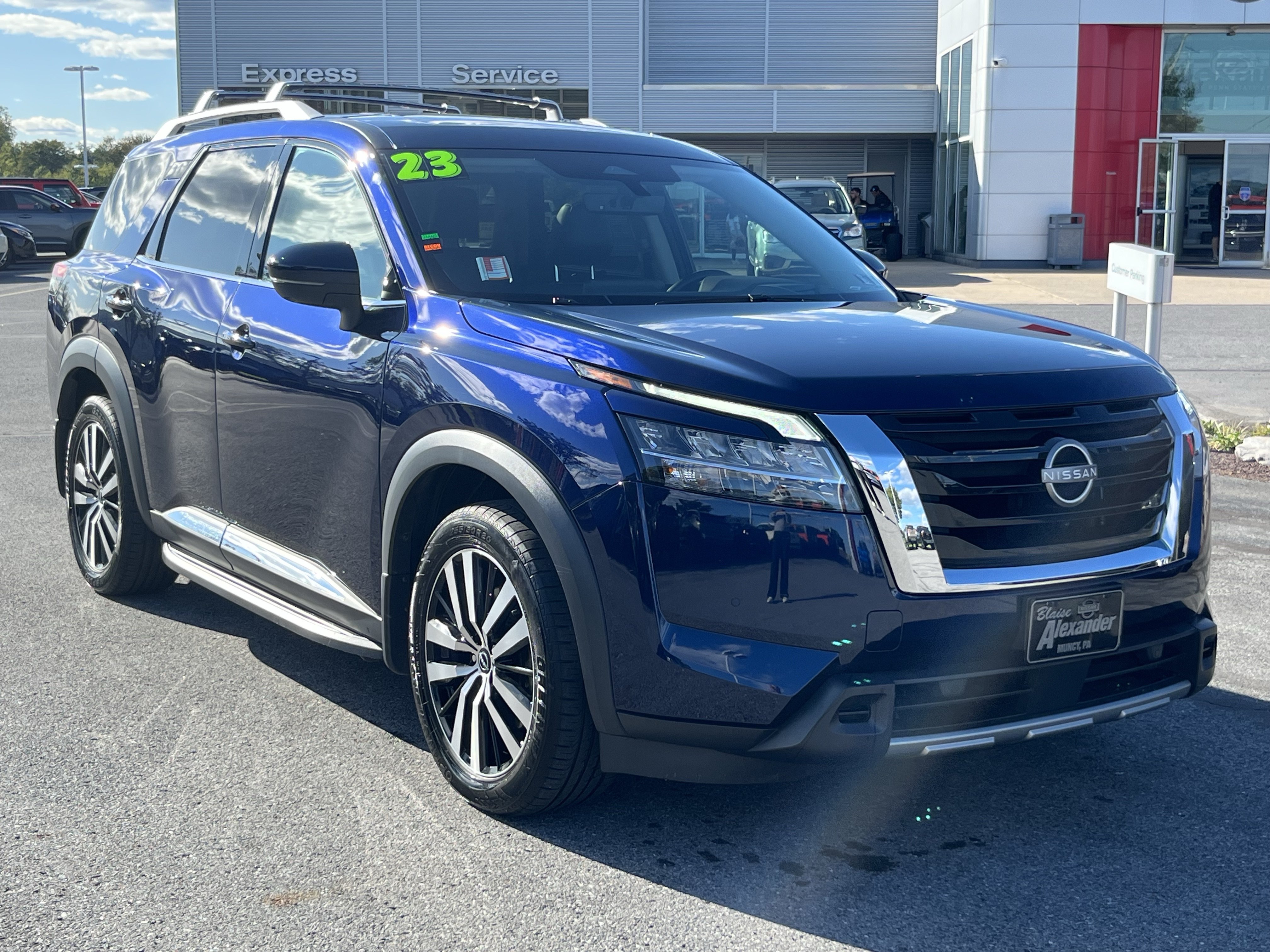 Used 2023 Nissan Pathfinder Platinum w/ Lighting Package (N93)