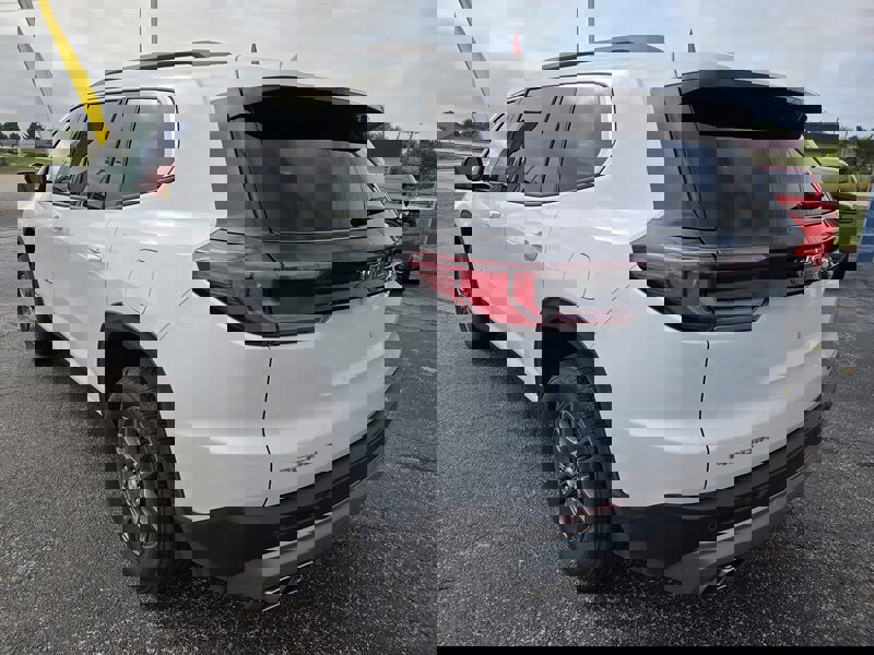 Used 2025 GMC Acadia Elevation image 5