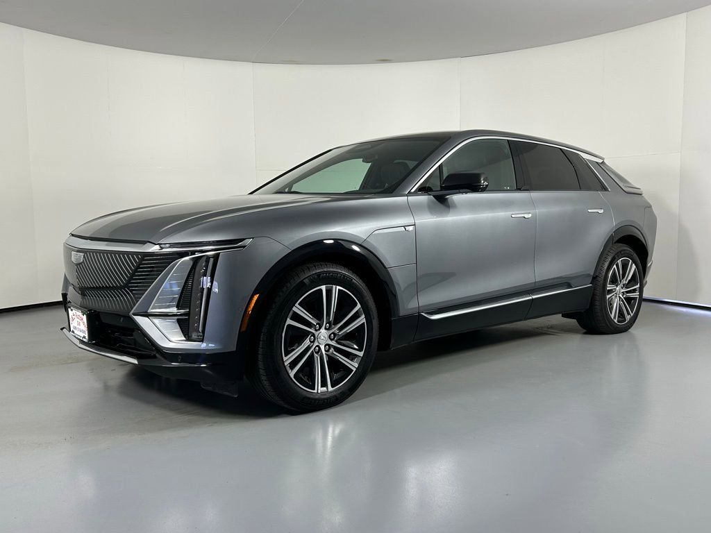 Used 2023 Cadillac Lyriq AWD image 3
