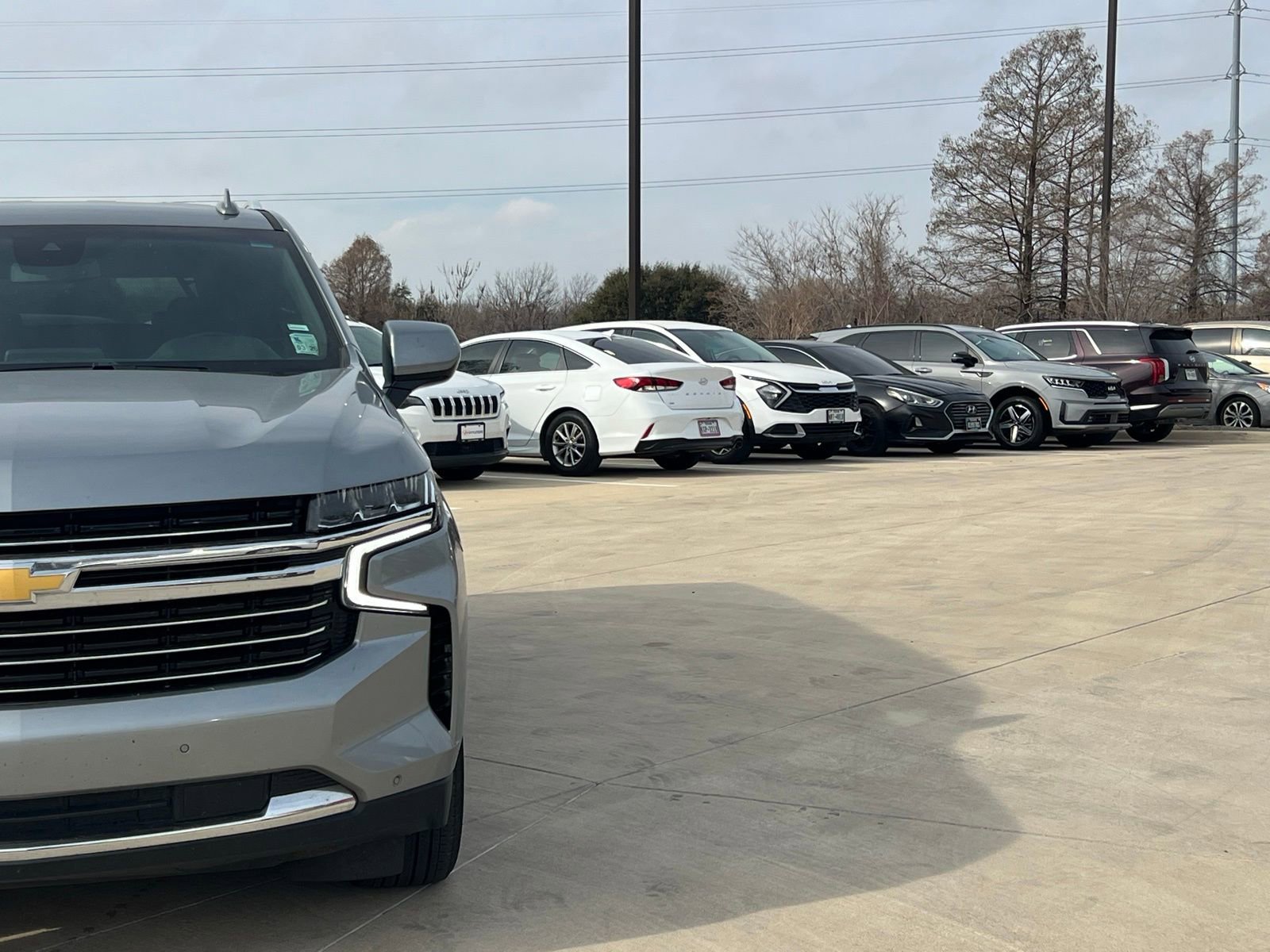 Used 2024 Chevrolet Suburban LT image 3