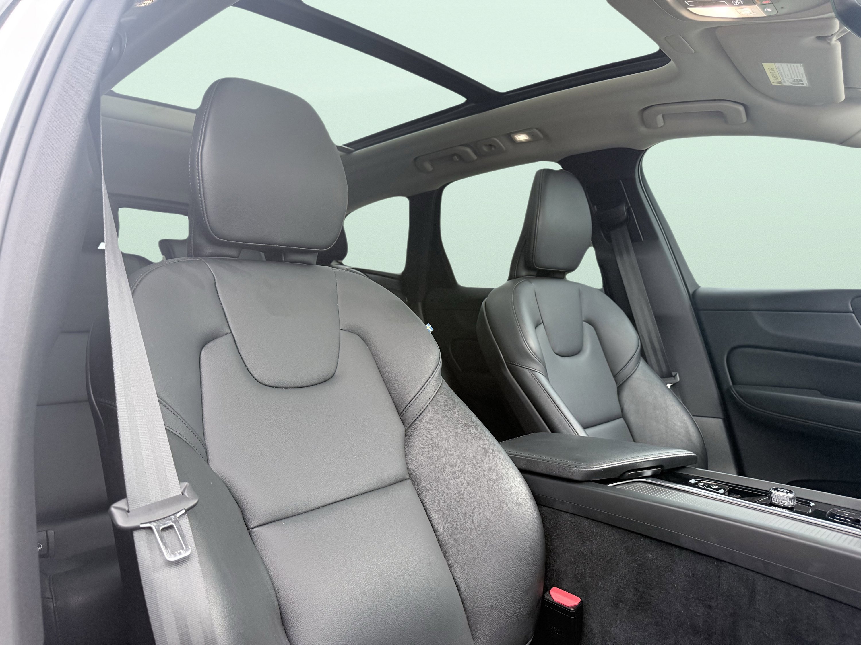 Used 2023 Volvo XC60 B5 Core image 51