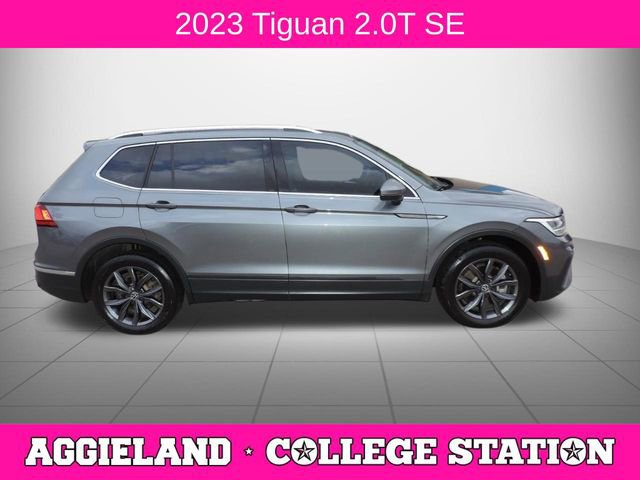 Used 2023 Volkswagen Tiguan SE w/ Panoramic Sunroof Package FWD image 2