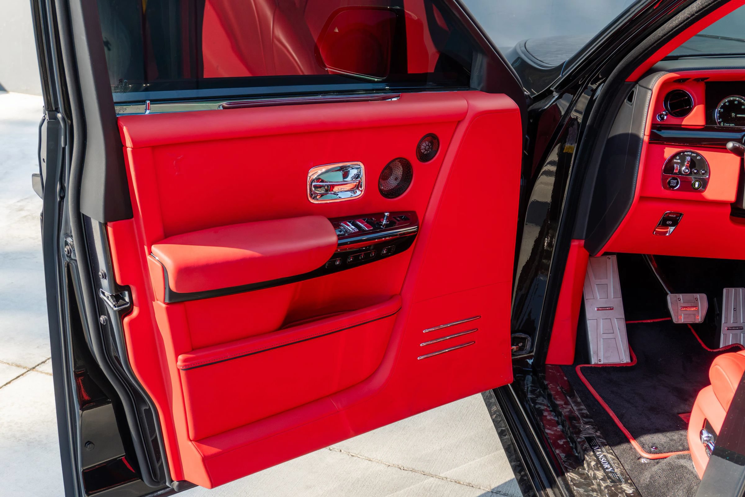 Used 2024 Rolls-Royce Phantom Sedan w/ The Phantom Package RWD image 80