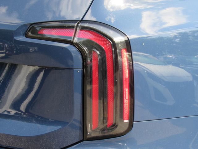 Used 2023 Kia Telluride EX w/ EX Captain's Chair Package image 13