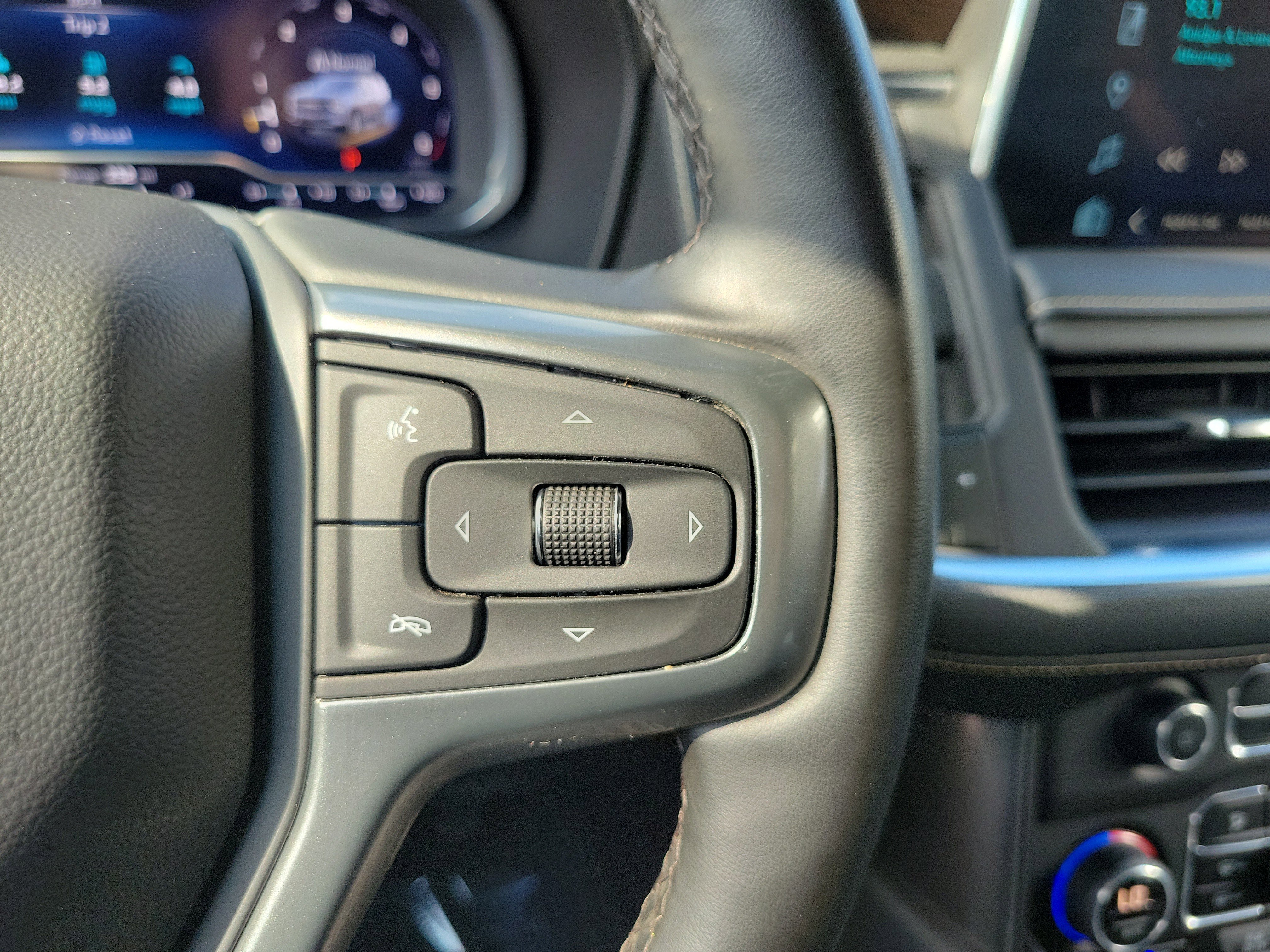 Used 2023 Chevrolet Suburban Premier image 21