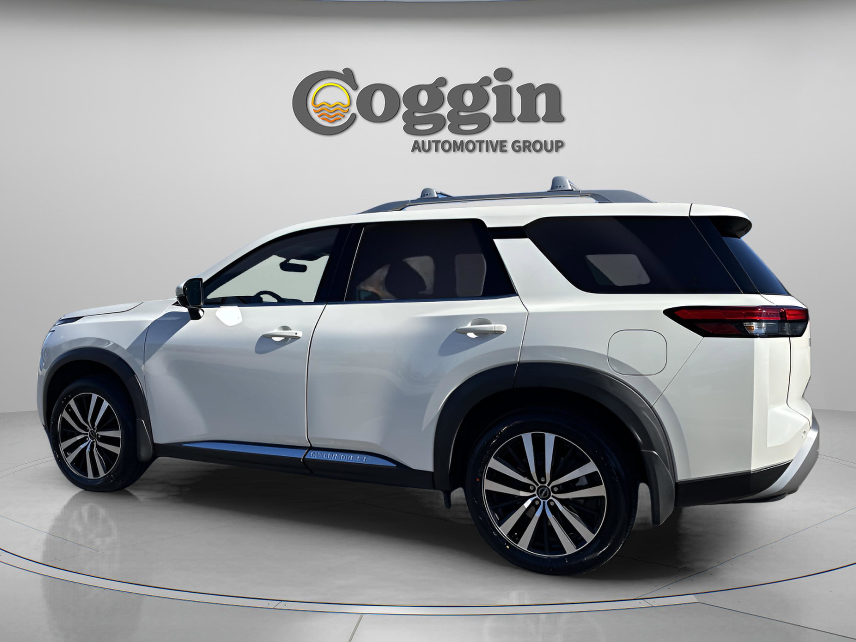 Used 2024 Nissan Pathfinder Platinum image 4