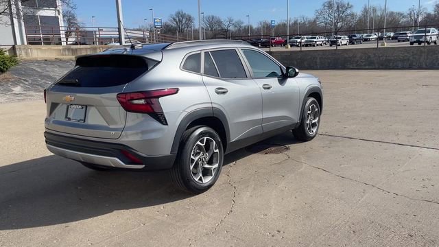 Used 2025 Chevrolet Trax LT image 8