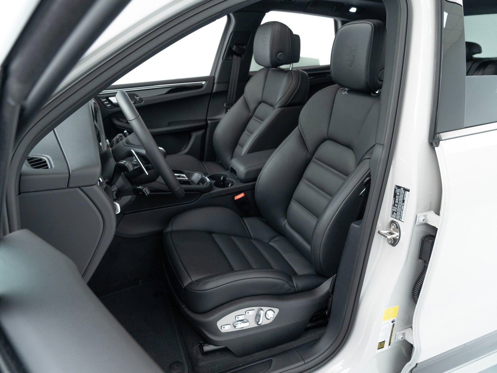 New 2026 Porsche Macan image 5