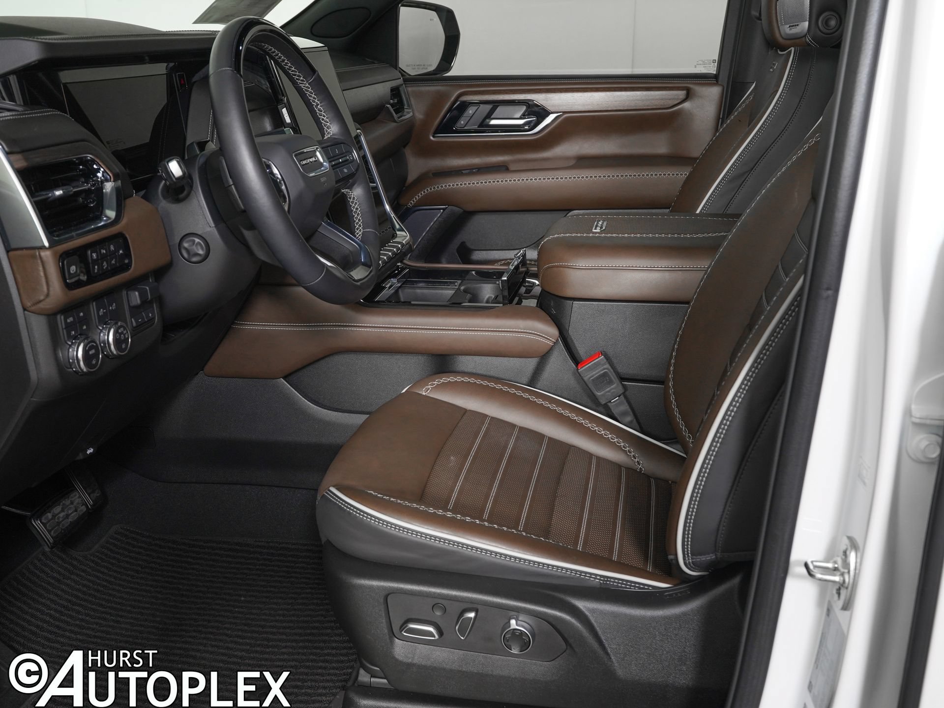 Used 2025 GMC Yukon Denali Ultimate AWD/4WD image 15