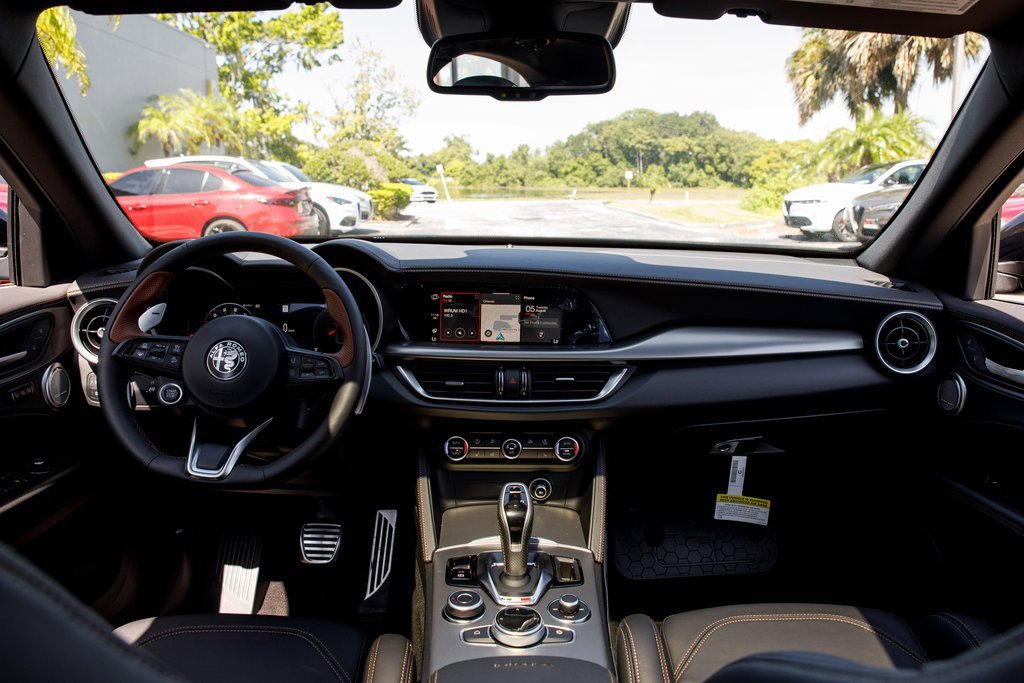 New 2025 Alfa Romeo Stelvio Sprint image 29
