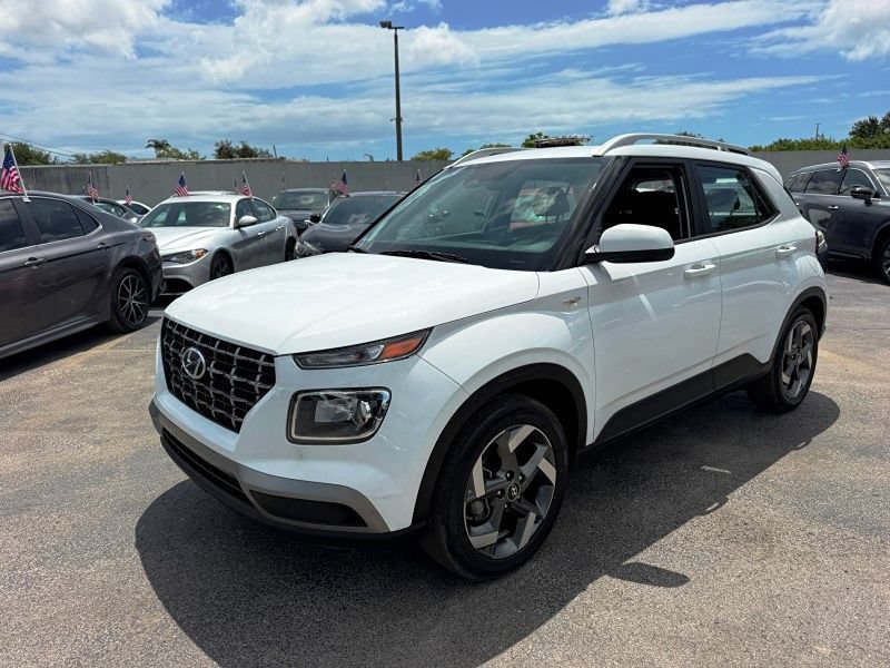 Used 2023 Hyundai Venue SEL FWD image 9