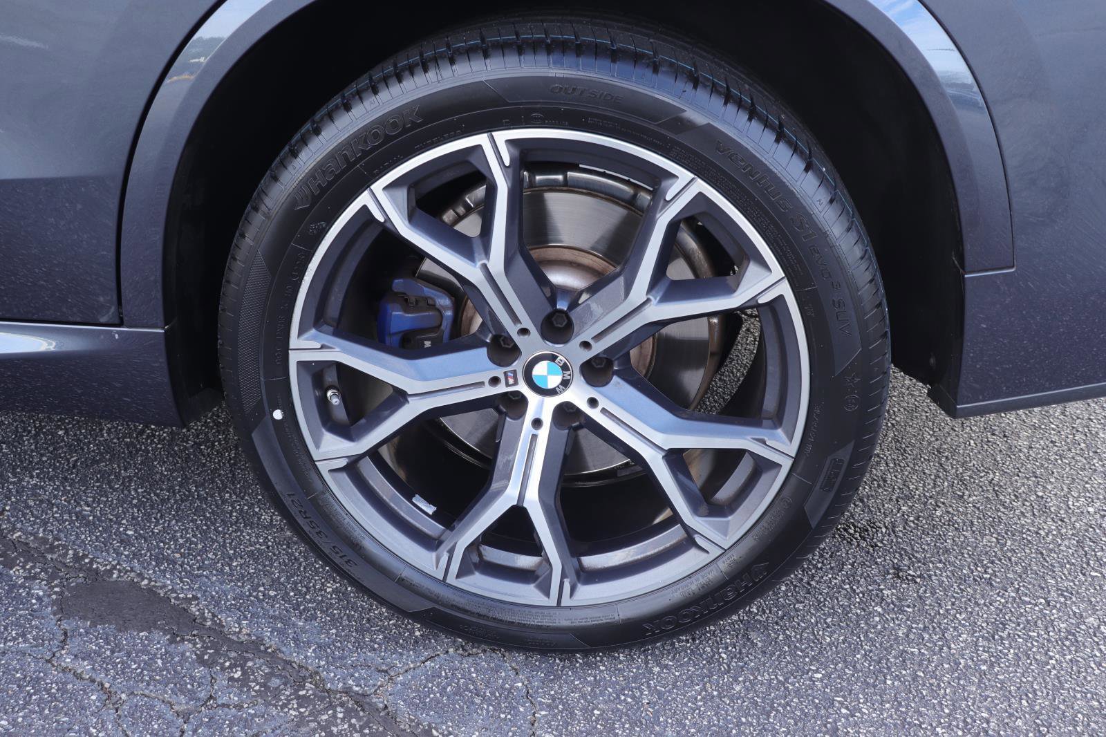 Used 2022 BMW X5 M50i w/ Executive Package image 43
