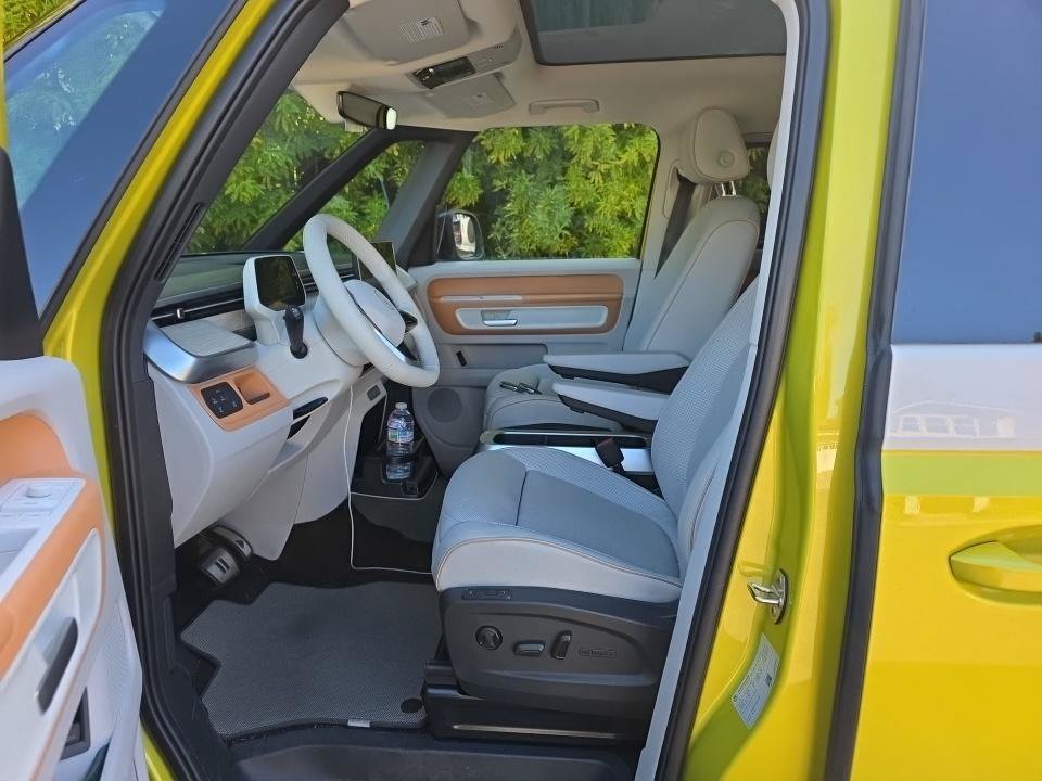 Certified 2025 Volkswagen ID. Buzz 1st Edition AWD/4WD image 3