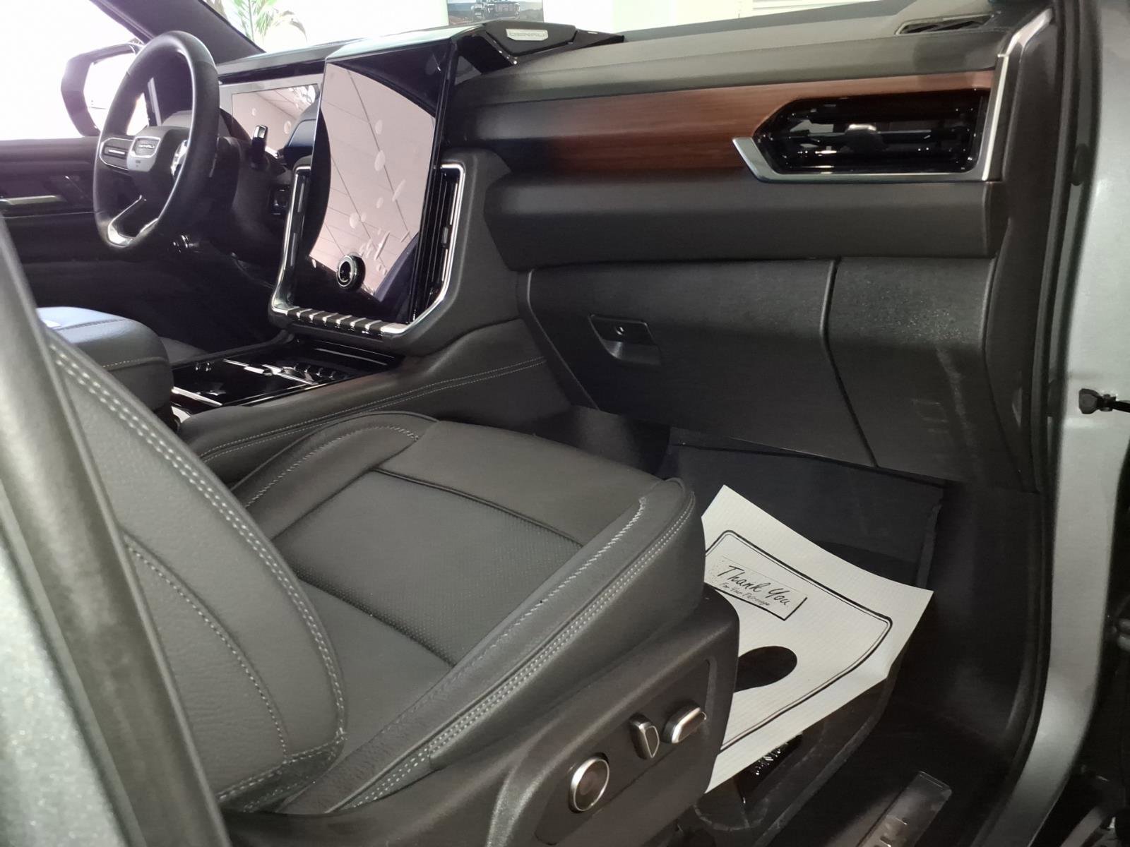 New 2025 GMC Yukon XL Denali w/ Sun & Power Step Package image 9