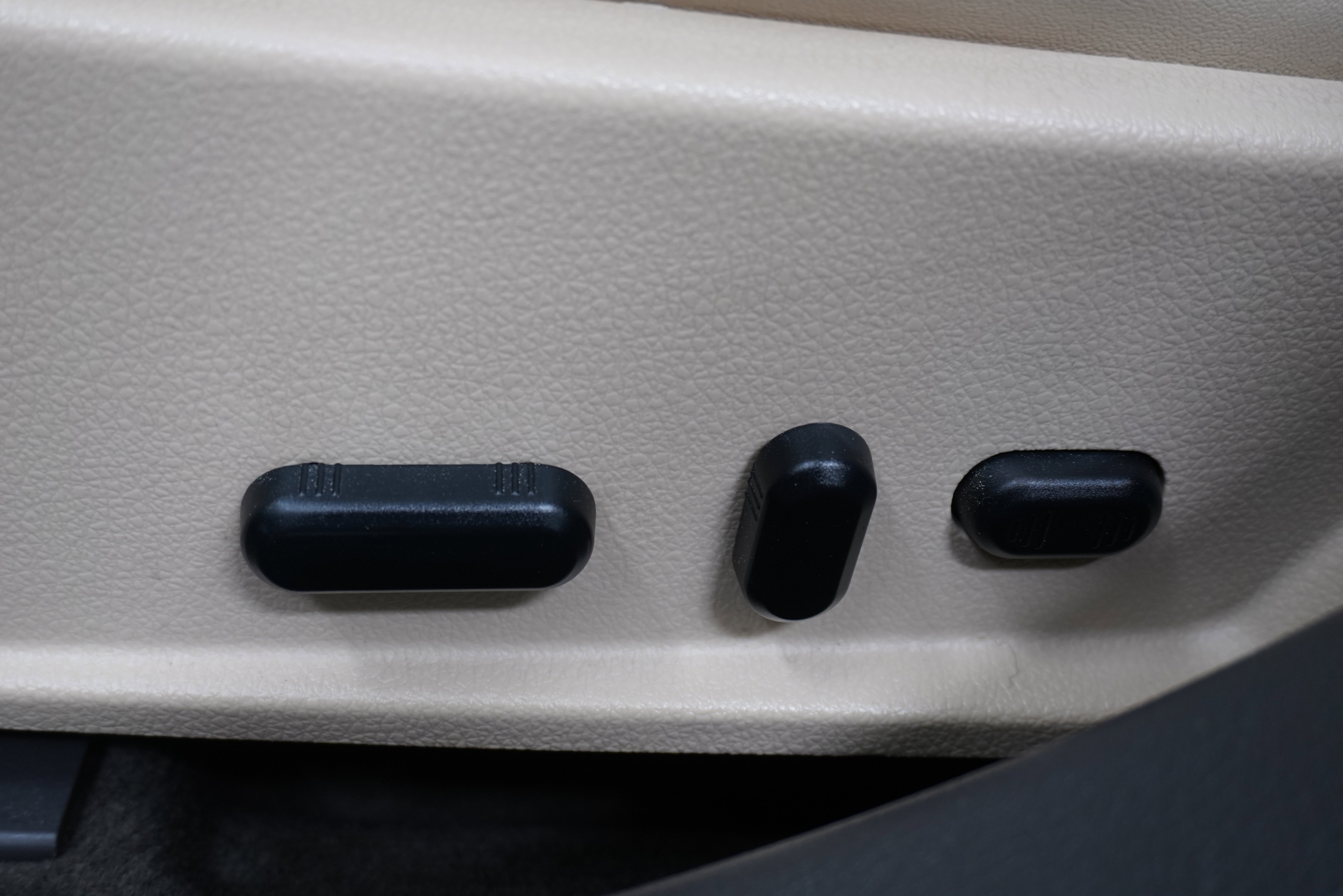 Used 2010 Lincoln MKZ image 14