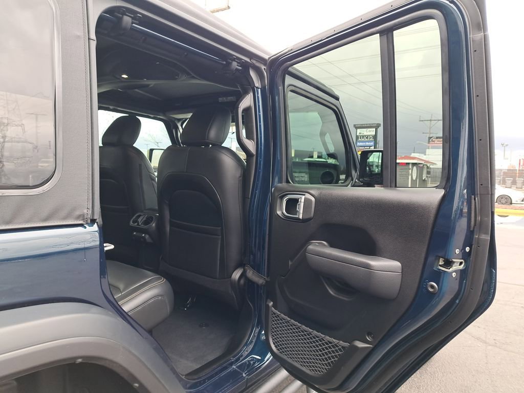 Used 2025 Jeep Wrangler Willys image 14