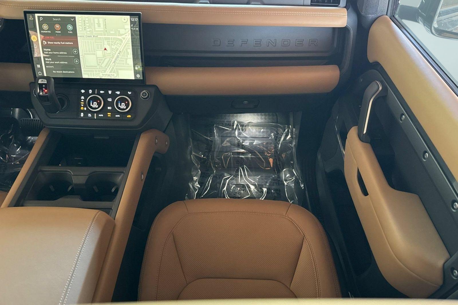Certified 2026 Land Rover Defender 110 X-Dynamic SE AWD/4WD image 32