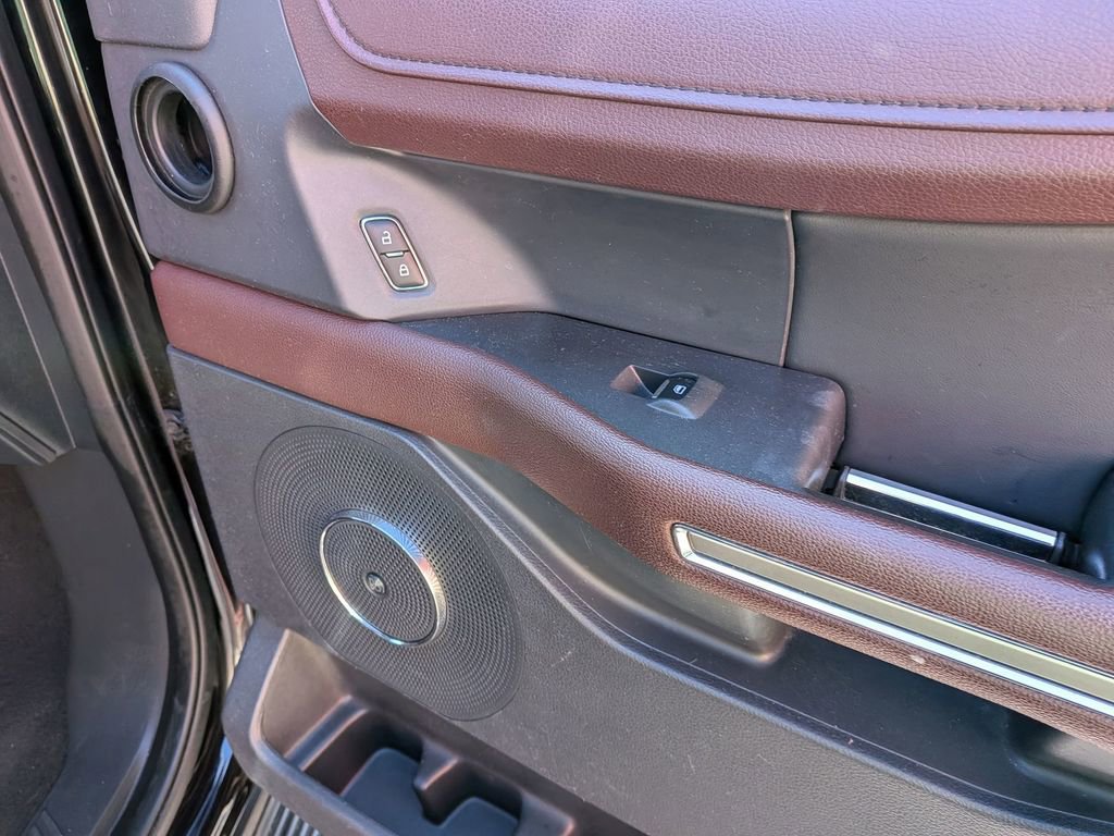 Used 2024 Ford Expedition Limited image 28