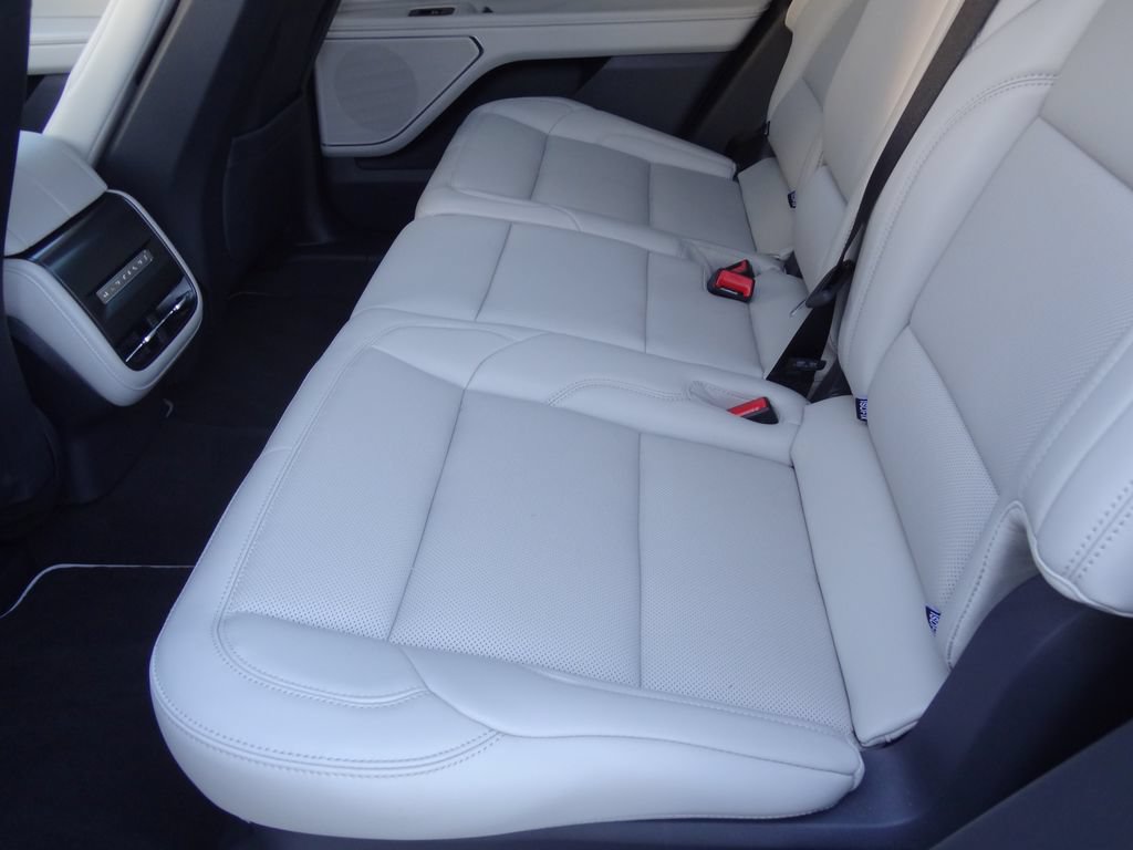 Used 2026 Lincoln Nautilus Premier AWD/4WD image 8