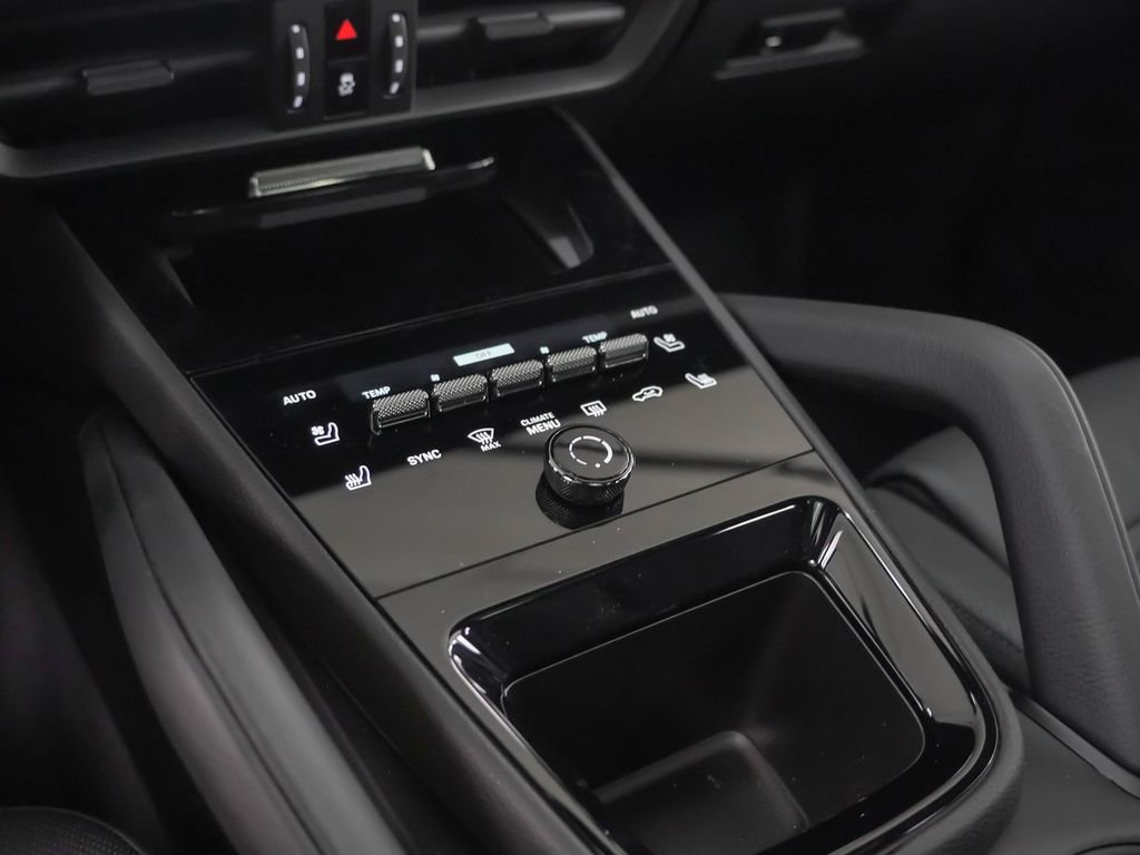 Certified 2025 Porsche Cayenne Coupe image 33