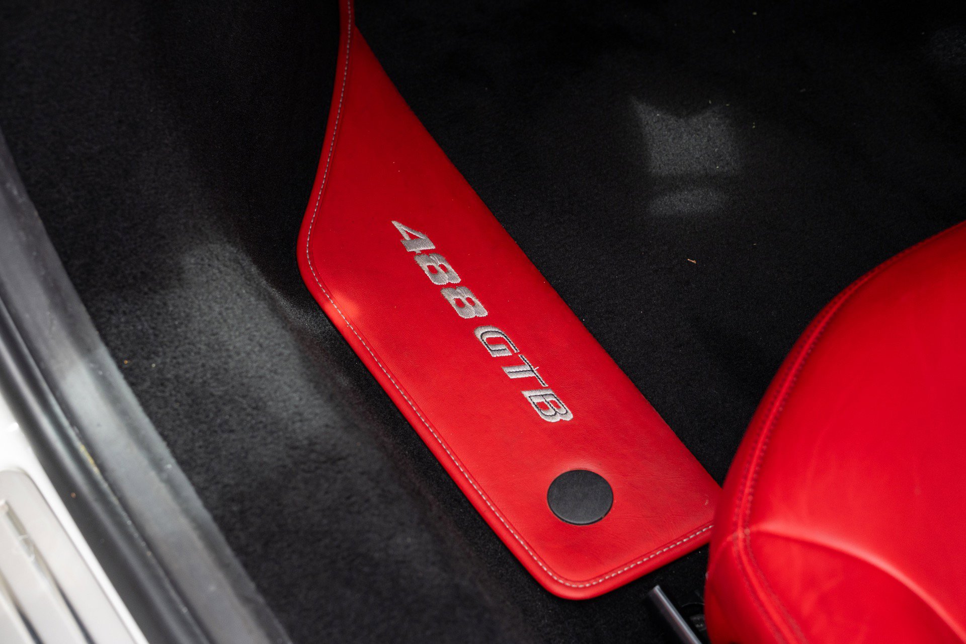 Used 2016 Ferrari 488 GTB RWD image 44