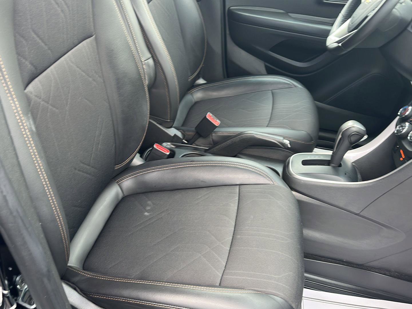 Used 2022 Chevrolet Trax LT w/ Driver Confidence Package image 28