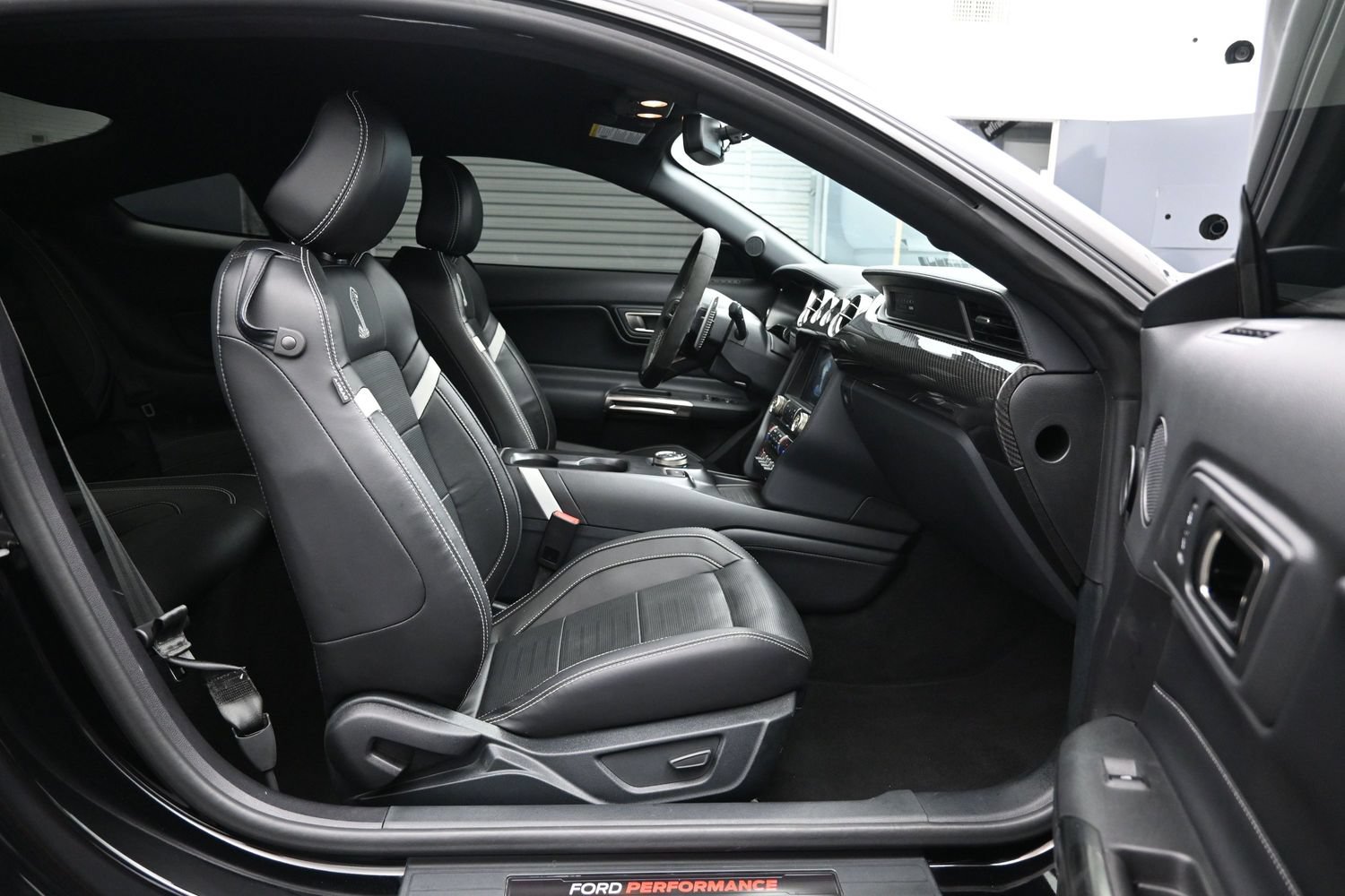Used 2022 Ford Mustang Shelby GT500 w/ Technology Package RWD image 13