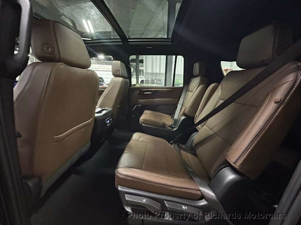 Used 2025 Chevrolet Suburban High Country AWD/4WD image 21