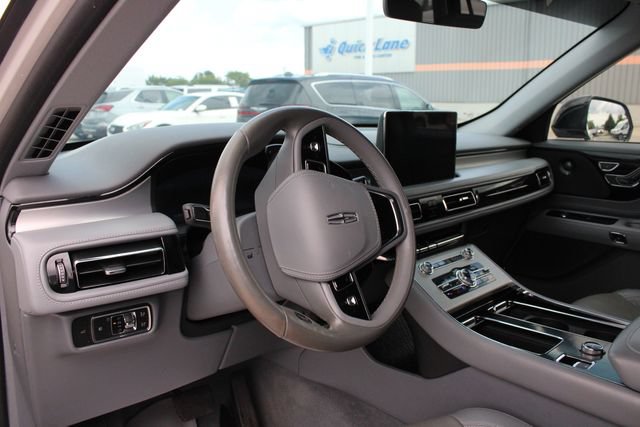 Used 2020 Lincoln Aviator Reserve w/ Elements Package Plus AWD/4WD image 2