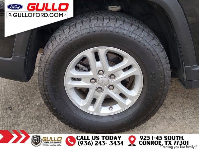 Used 2023 Jeep Grand Cherokee Laredo w/ Trailer Tow Prep Group (B) image 9