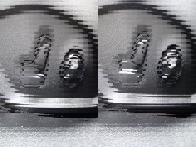 Used 2017 Jeep Compass Latitude w/ Popular Equipment Group image 7