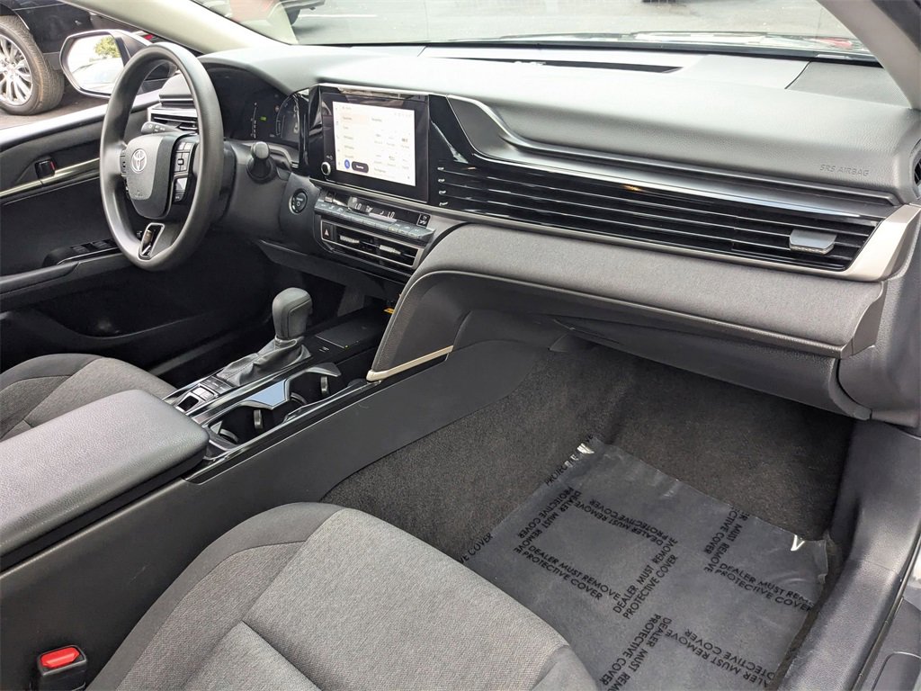 Used 2025 Toyota Camry LE image 31