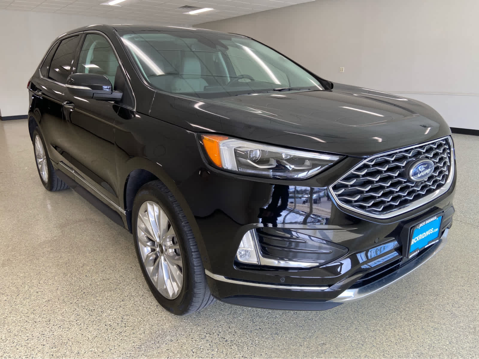 Used 2023 Ford Edge Titanium w/ Equipment Group 301A image 6