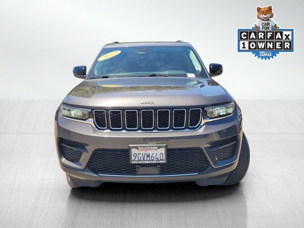 Used 2023 Jeep Grand Cherokee Laredo w/ Luxury Tech Group I AWD/4WD image 2