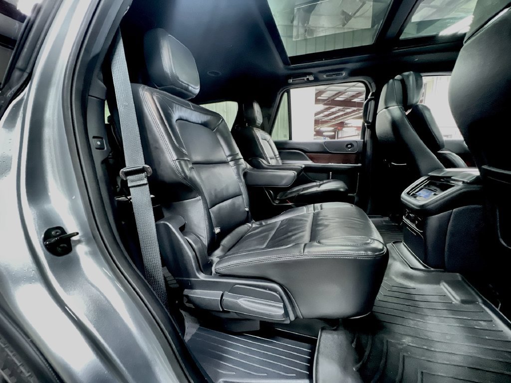 Used 2022 Lincoln Navigator Reserve RWD image 23