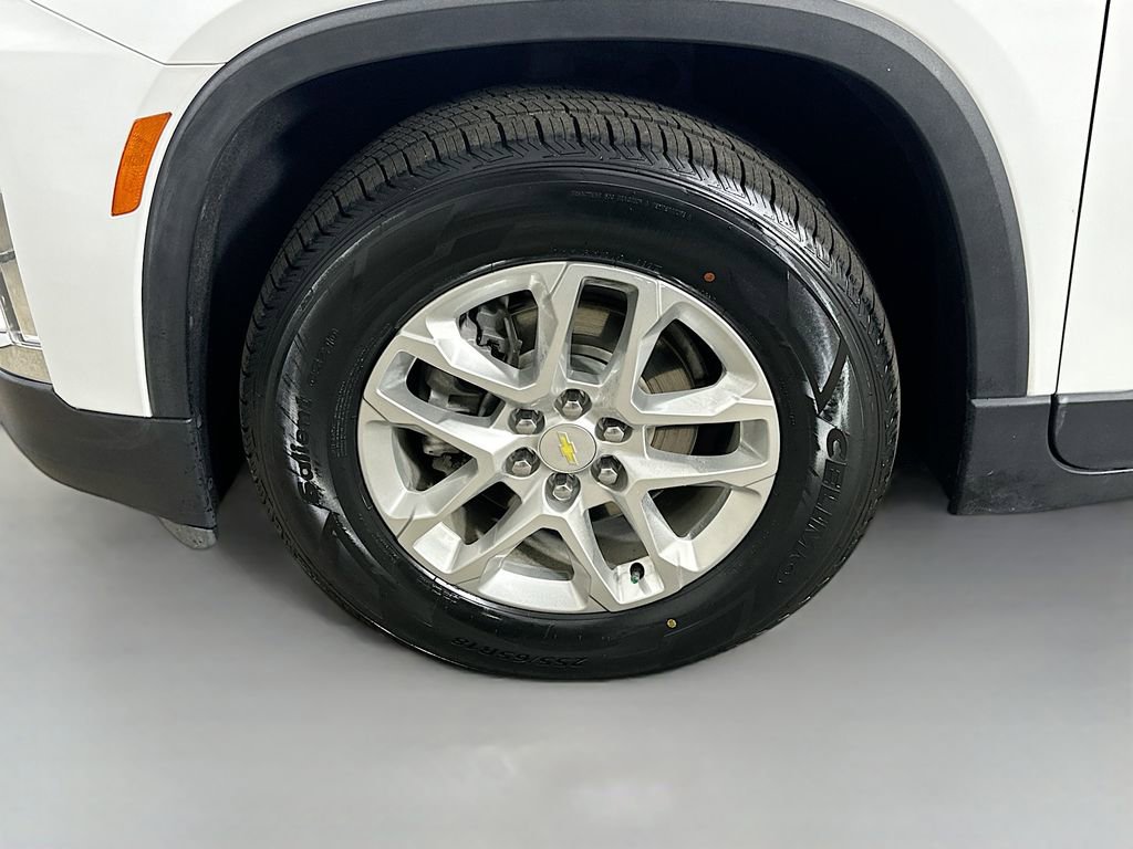 Used 2023 Chevrolet Traverse LS w/ Safety Package FWD image 8