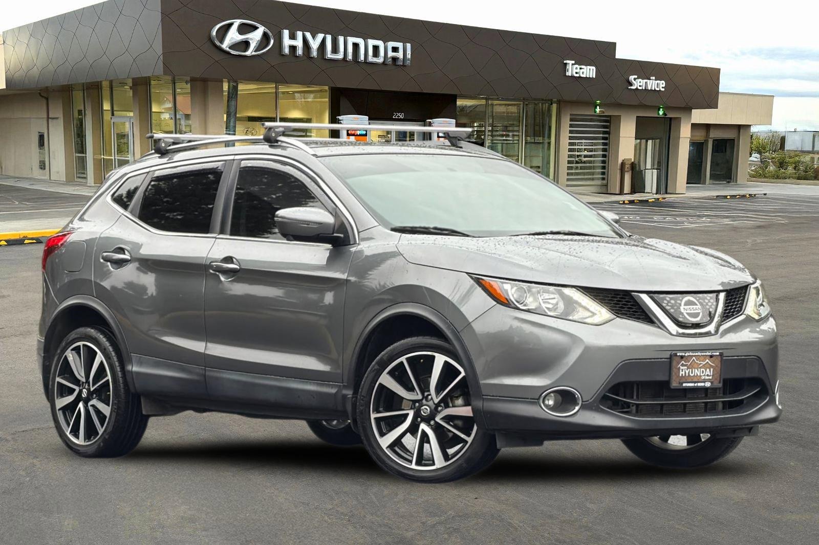 Used 2018 Nissan Rogue Sport SL image 2