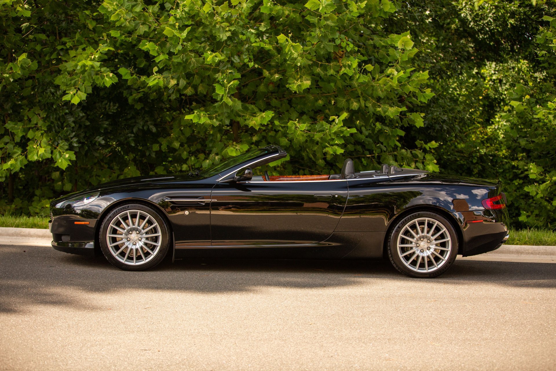 Used 2007 Aston Martin DB9 Volante RWD image 8