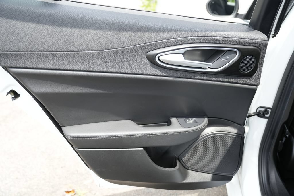 Used 2017 Alfa Romeo Giulia AWD image 26