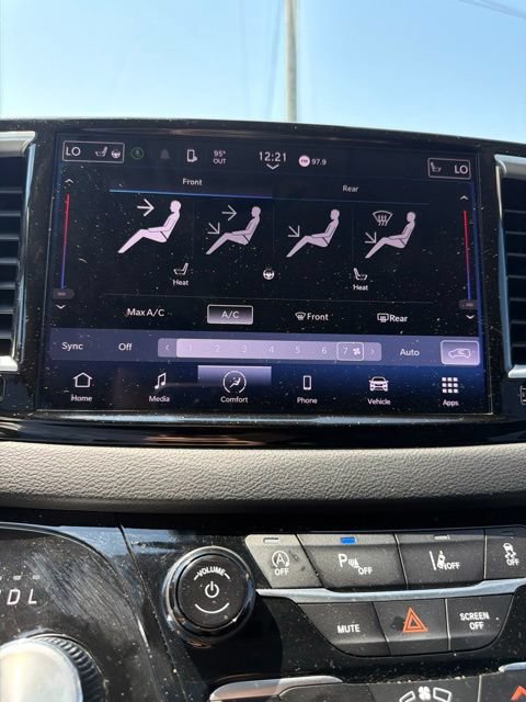 Used 2024 Chrysler Pacifica Touring-L FWD image 15