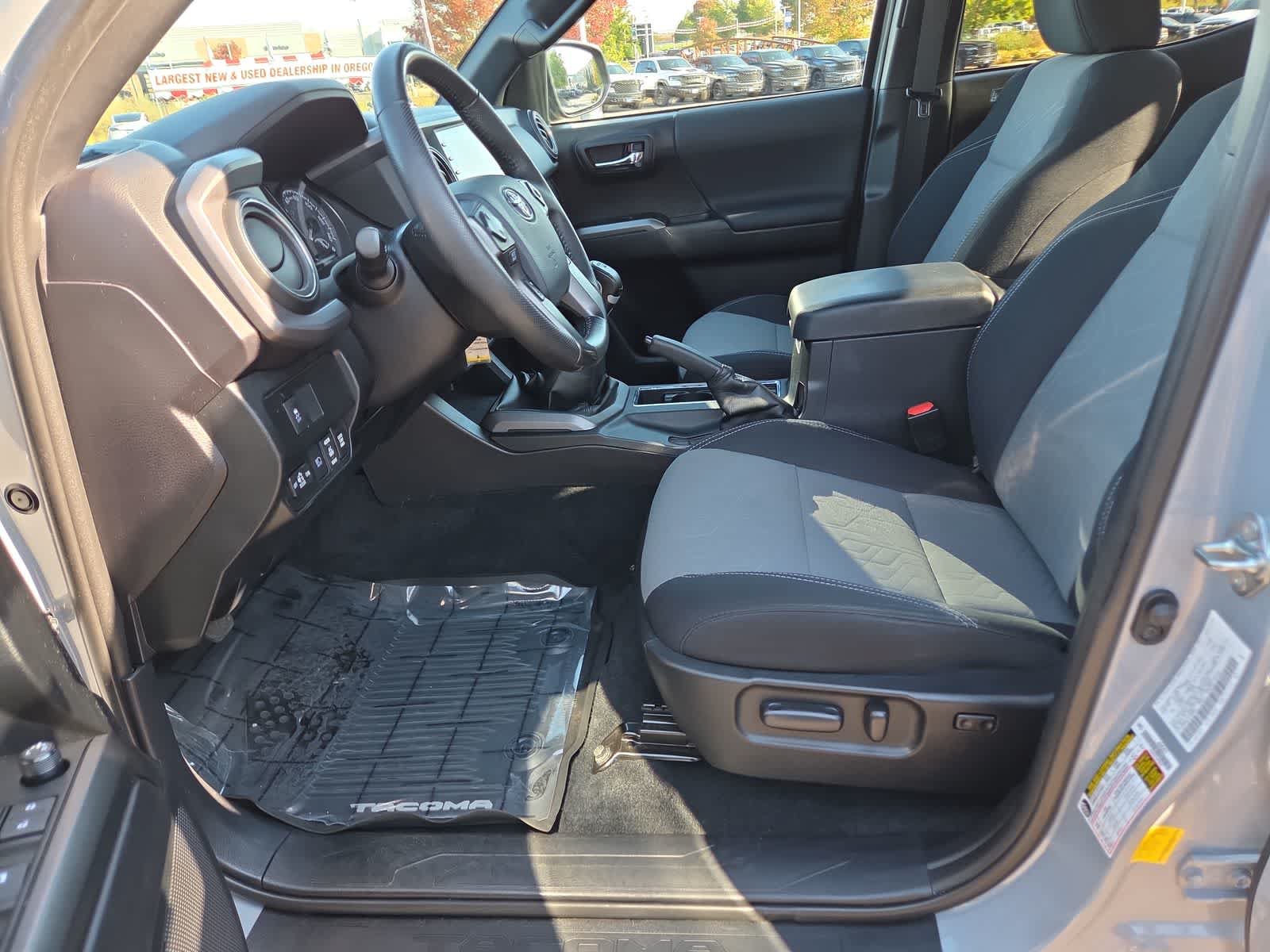 Used 2020 Toyota Tacoma TRD Off-Road AWD/4WD image 19
