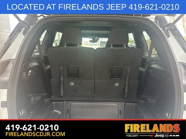 Used 2024 Jeep Grand Cherokee L Laredo image 10