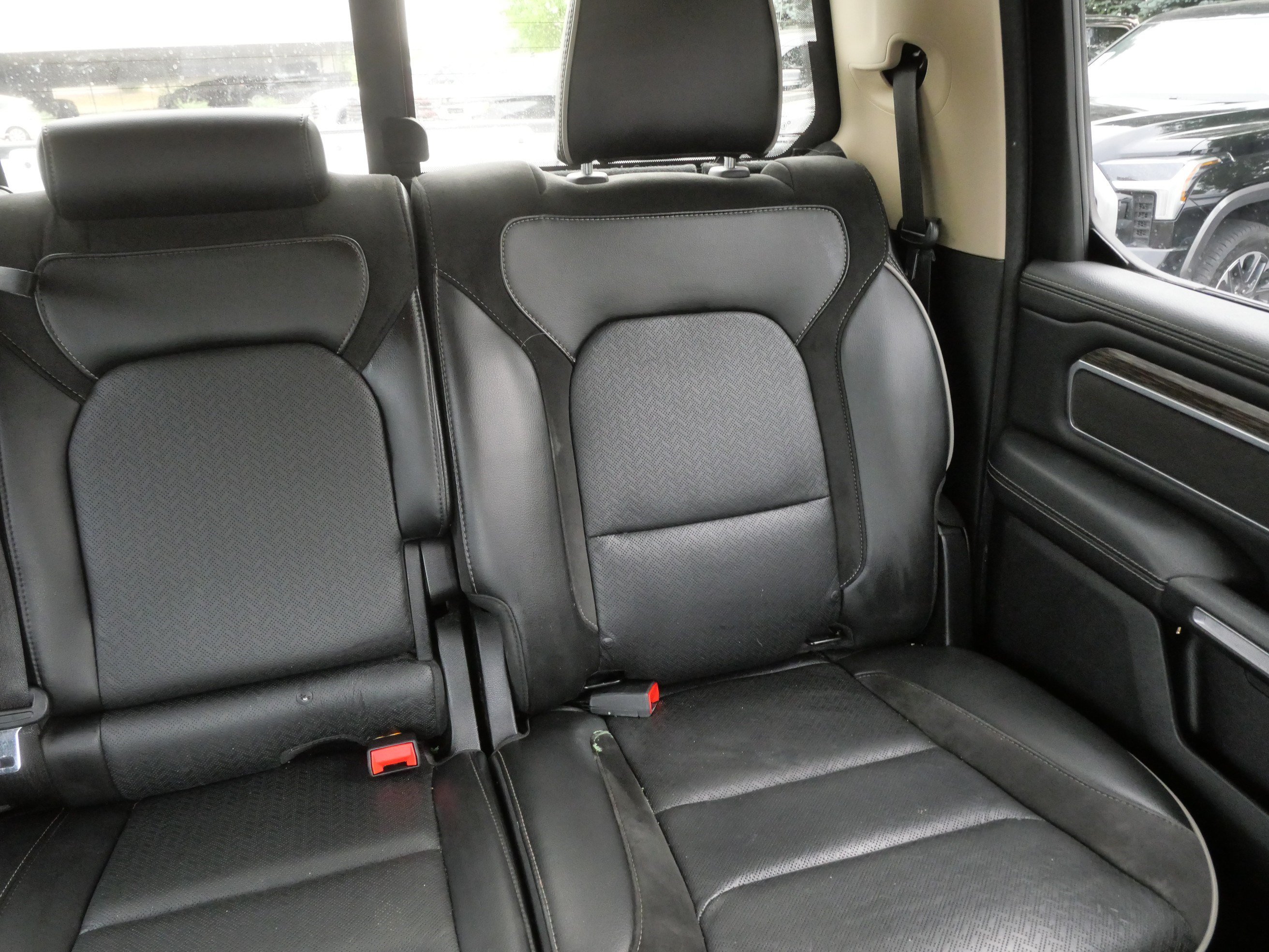Used 2019 RAM 1500 Laramie AWD/4WD image 14