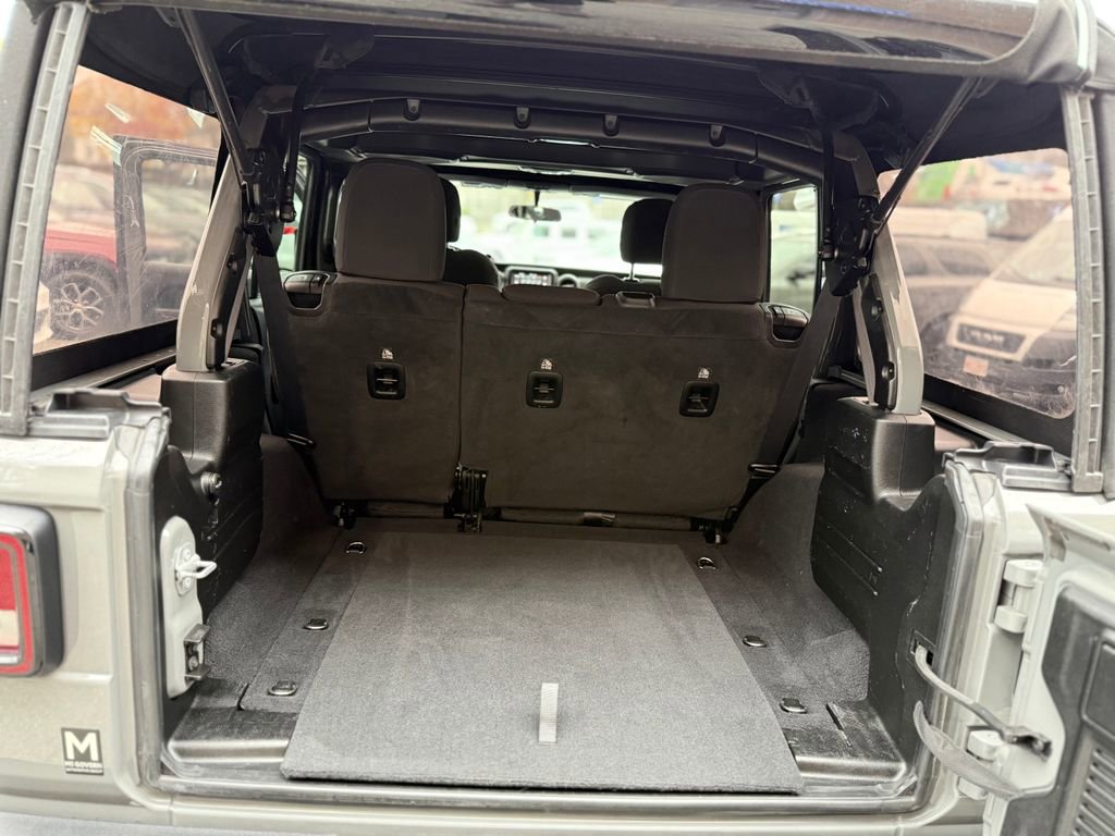 Used 2022 Jeep Wrangler Unlimited Sport image 25
