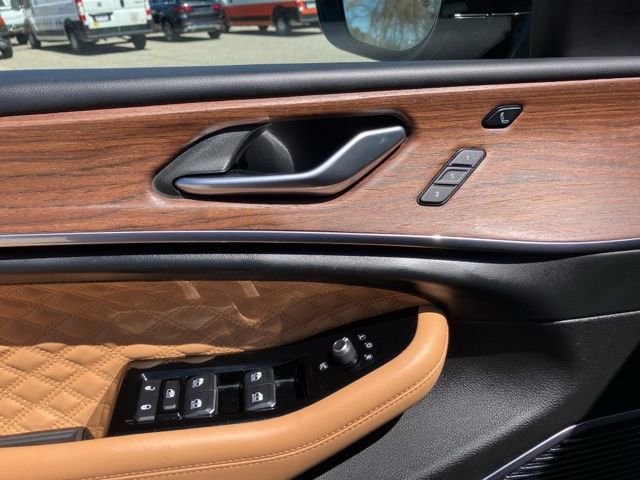 Used 2023 Jeep Grand Cherokee L Summit w/ Advanced Protech Group IV AWD/4WD image 20