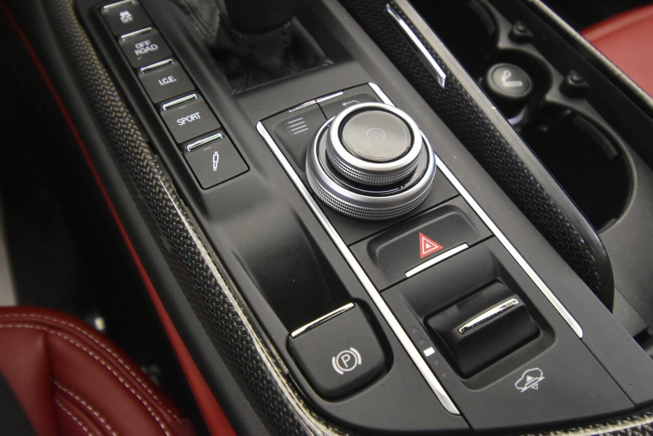 Used 2020 Maserati Levante GranLusso image 19