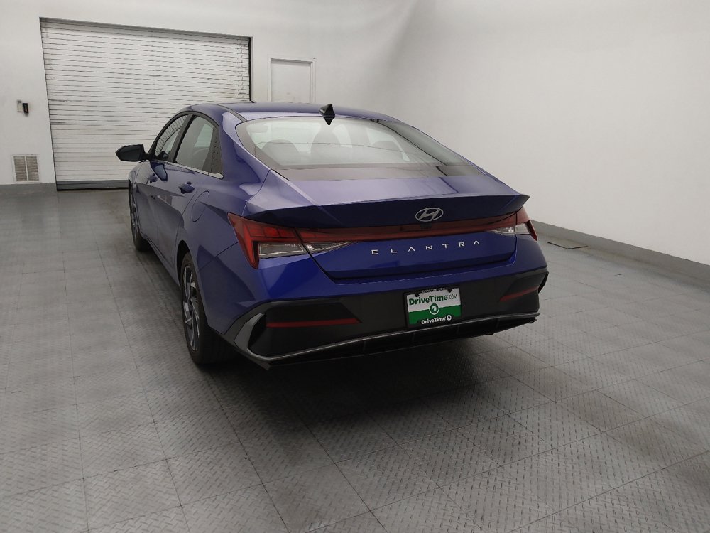 Used 2025 Hyundai Elantra SEL FWD image 6